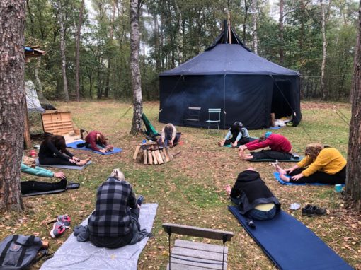 outdoor yoga stilte weekend in de natuur